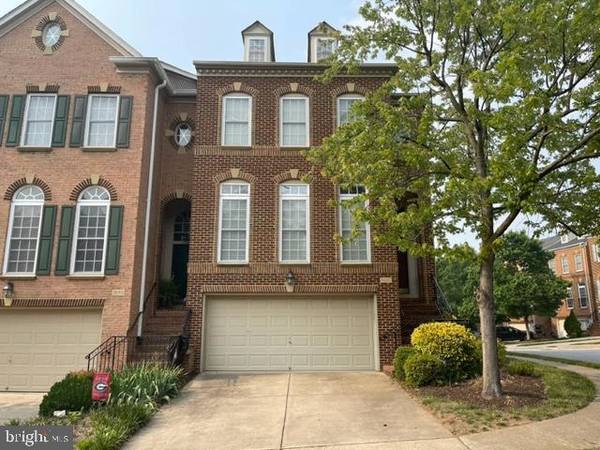 9245 POINT REPLETE DR, Fort Belvoir, VA 22060