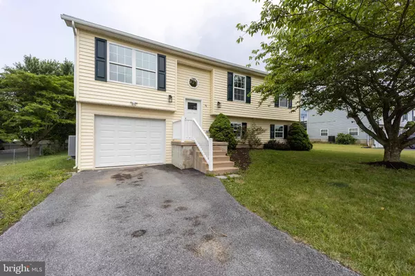 76 ARCTIC AVE, Hedgesville, WV 25427