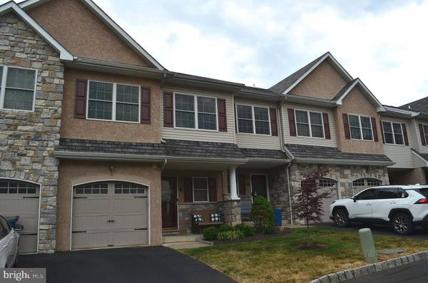 4 COBBLESTONE CIR, Hatboro, PA 19040