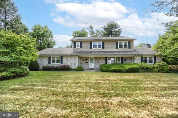 716 YORKSHIRE DR, Carlisle, PA 17013