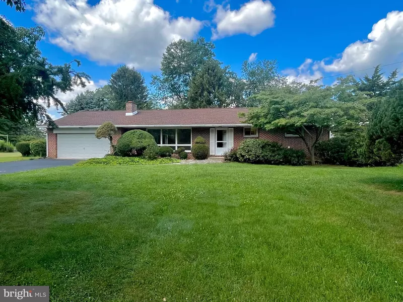 26 CIRCLE DR, Carlisle, PA 17015