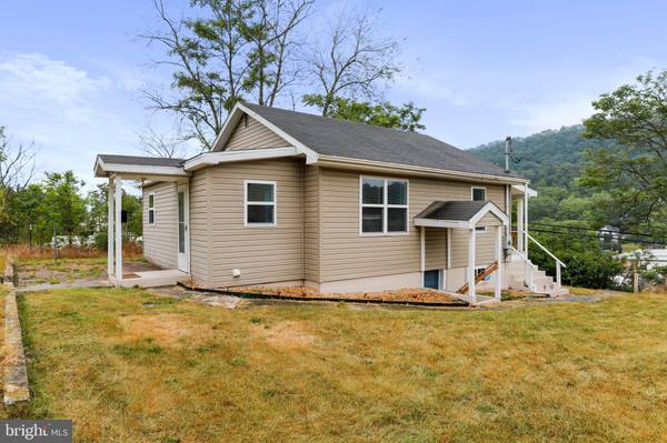 70 S ORIENTAL CIR, Berkeley Springs, WV 25411