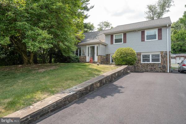 4034 MACNIFF DR, Lafayette Hill, PA 19444