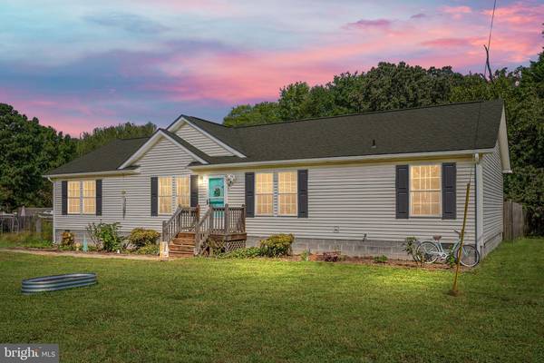 135 BARRACKS BEACH DR, Colonial Beach, VA 22443