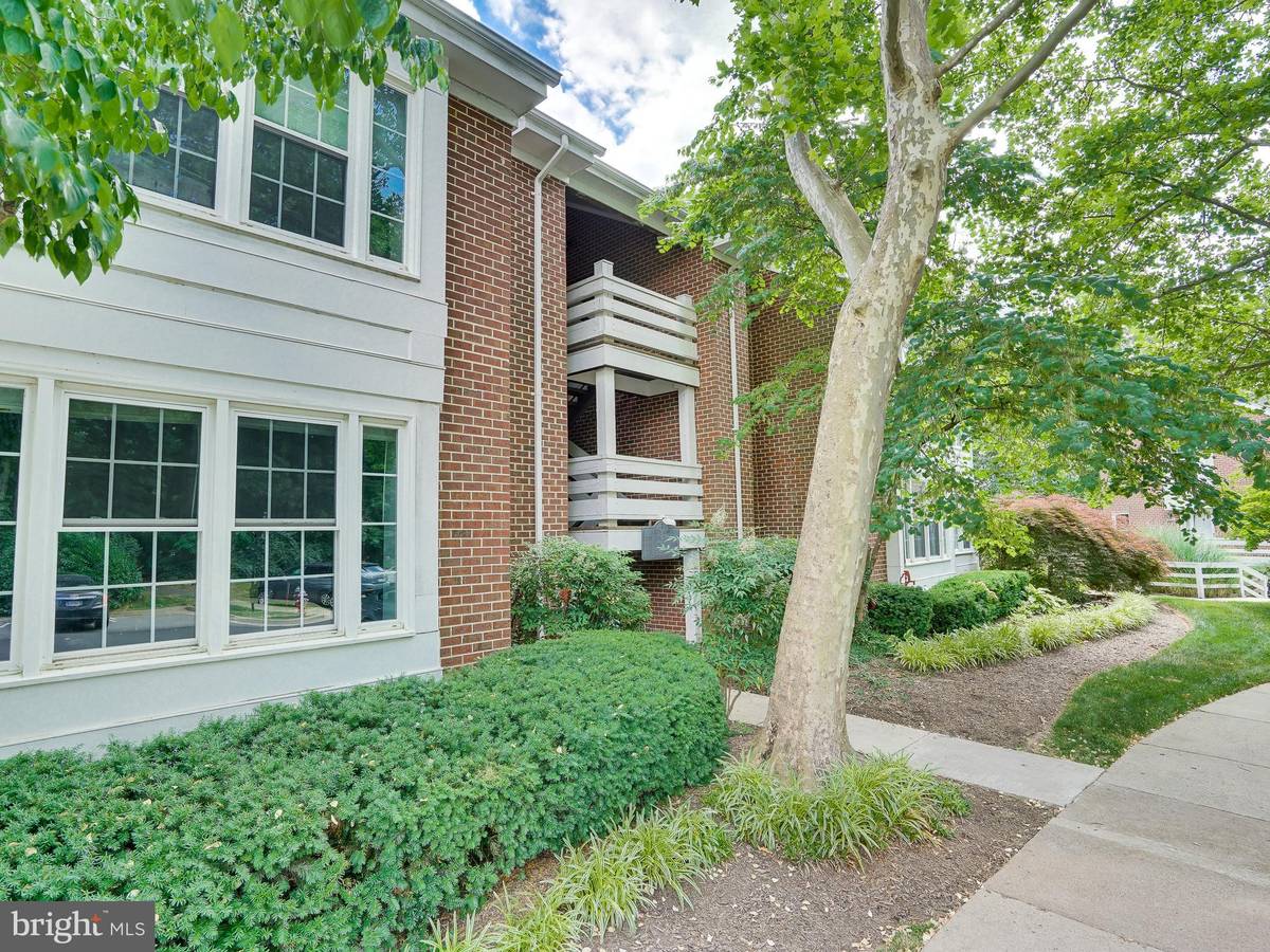 Reston, VA 20191,11168 BEAVER TRAIL CT