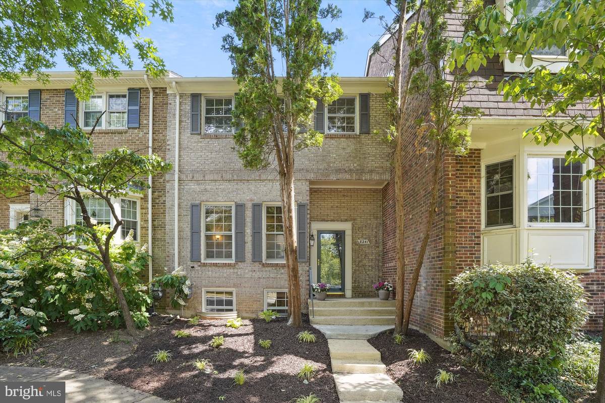 Alexandria, VA 22306,8241 CEDAR LANDING CT