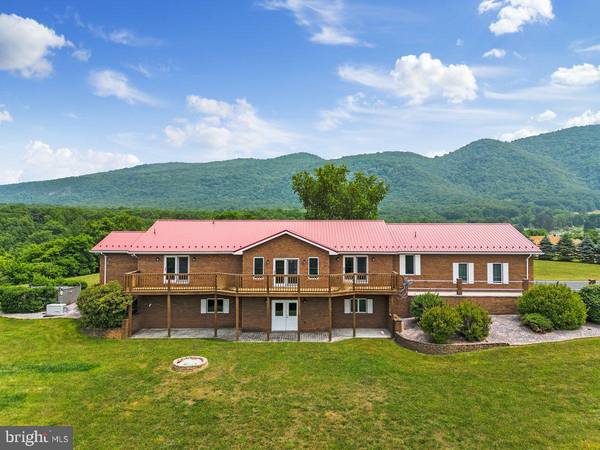 225 HILLTOP LN, Moorefield, WV 26836