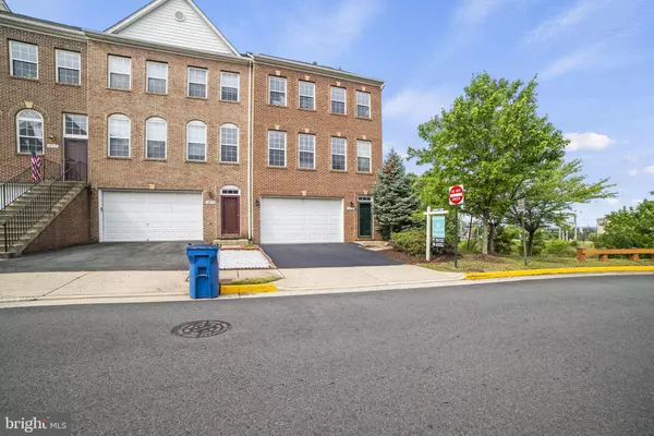 Rarely Available End Townhome in Centreville with 2,400 sq ft and a Two-Car Garage,Rajeev Vashist