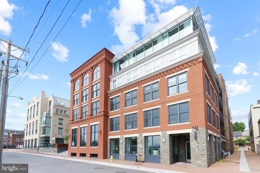 225 STRAND ST #205, Alexandria, VA 22314