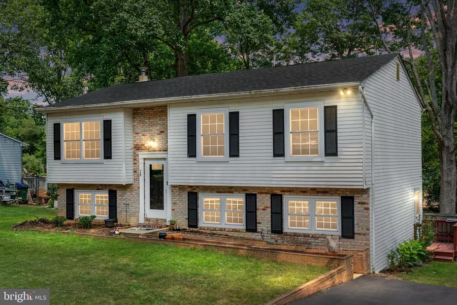 28 HICKORY RIDGE DR, Fredericksburg, VA 22405