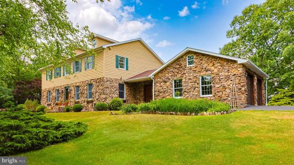 63 CONYNGHAM CREST DR, Sugarloaf, PA 18249