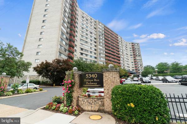 5340 HOLMES RUN PKWY #215, Alexandria, VA 22304