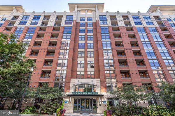 1021 N GARFIELD ST #920, Arlington, VA 22201