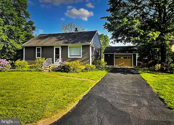 32 ORCHARD AVE, Pennington, NJ 08534