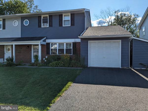 13 ESSEX CT, Quakertown, PA 18951