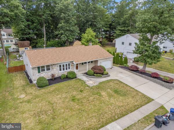 24 SILVER BIRCH RD, Blackwood, NJ 08012