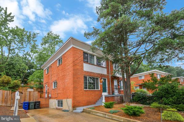 842 S DINWIDDIE ST, Arlington, VA 22204