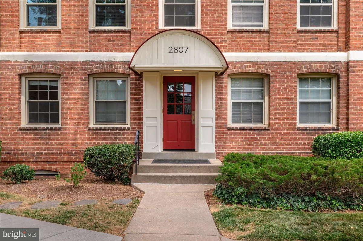 Arlington, VA 22201,2807 ARLINGTON BLVD #142 (201)