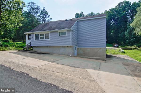 112 WOODCHOPPERTOWN RD, Boyertown, PA 19512