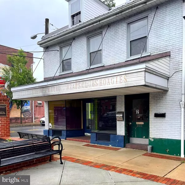 2 N MARKET ST,  Elizabethtown,  PA 17022