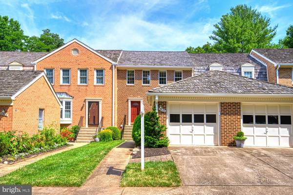 2906 OAKBOROUGH SQ, Oakton, VA 22124