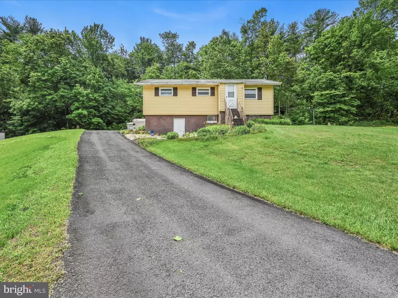 34 S FELTY RD, Pine Grove, PA 17963