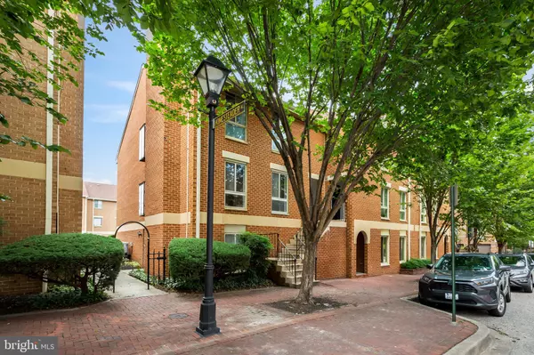 124 W BARRE ST #R 38, Baltimore, MD 21201