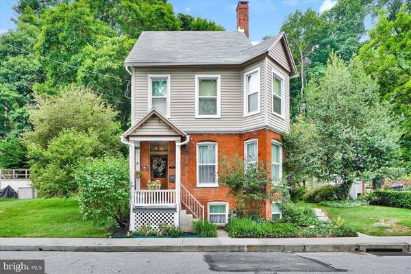 31 COTTAGE AVE, Glen Rock, PA 17327