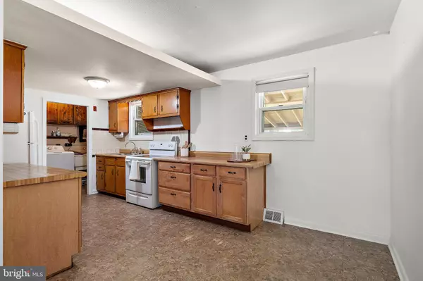 15 DARWIN RD Newark, DE 19702