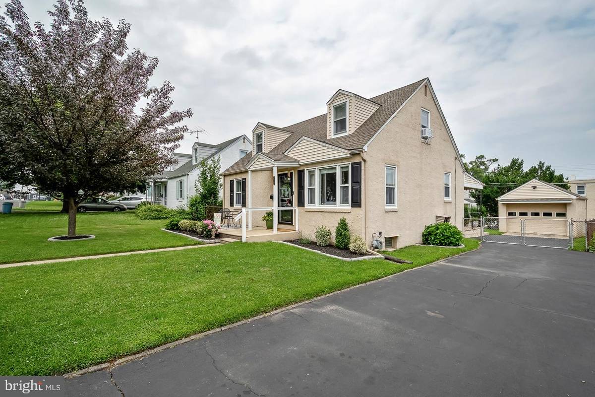 Jenkintown, PA 19046,917 BURKE