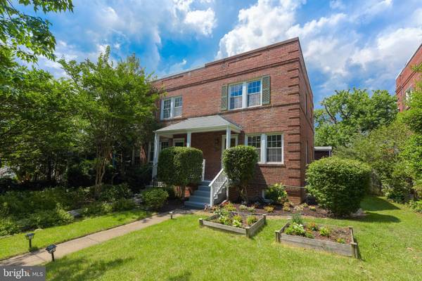 556 E NELSON AVE, Alexandria, VA 22301