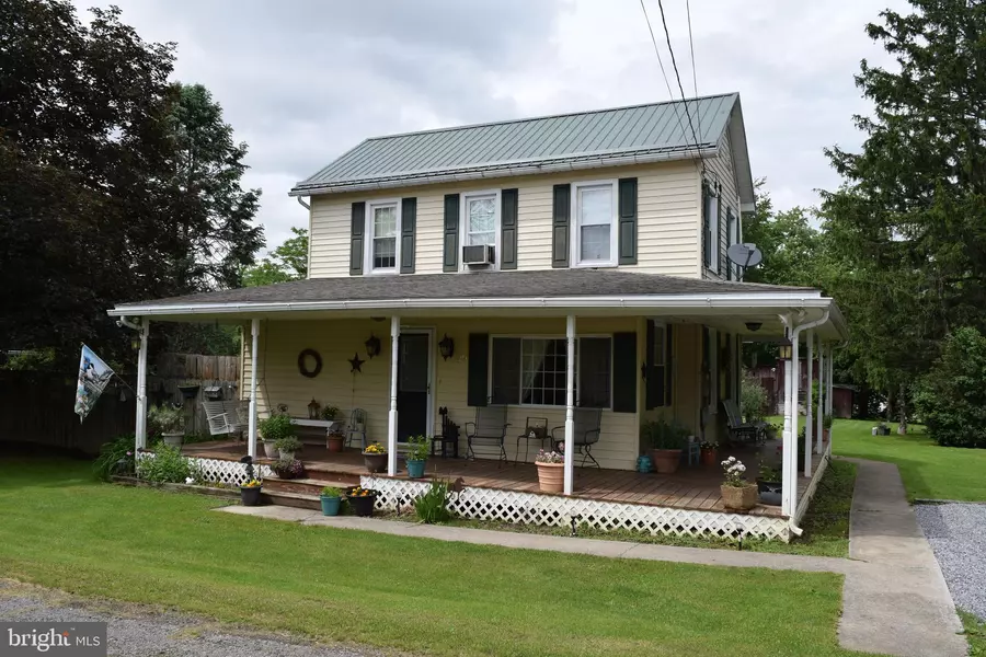 49 HAMMOND ST, Great Cacapon, WV 25422