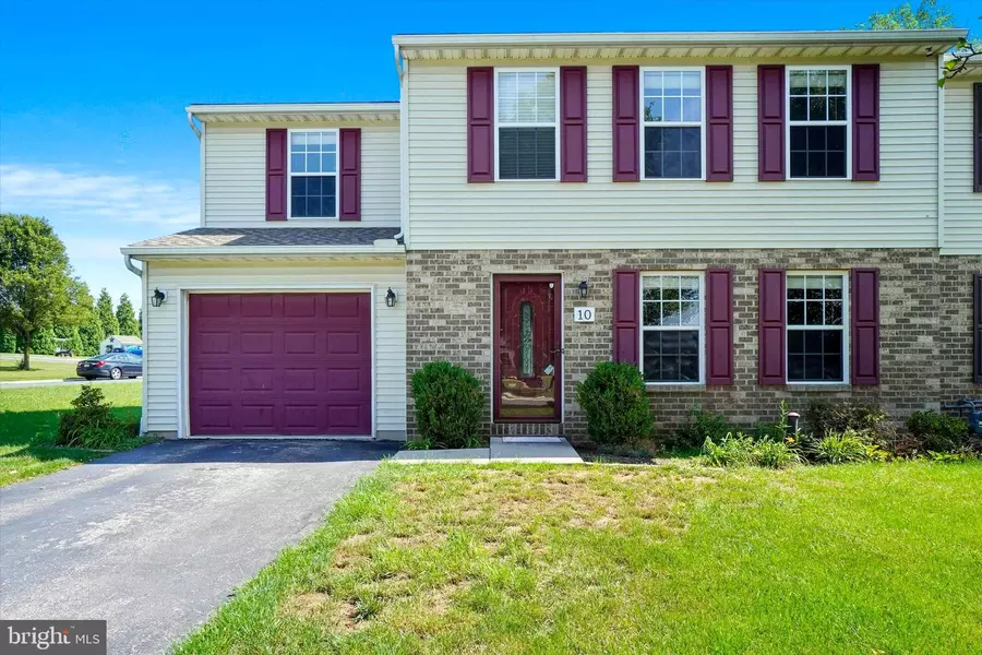 10 EVERGREEN TER, Manchester, PA 17345