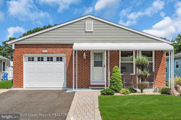 205 TORREY PINES DR, Toms River, NJ 08757