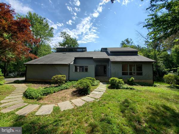 11 TEAK LN, Princeton, NJ 08540