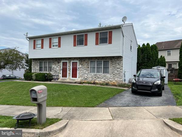 215 HICKORY DR, Fleetwood, PA 19522