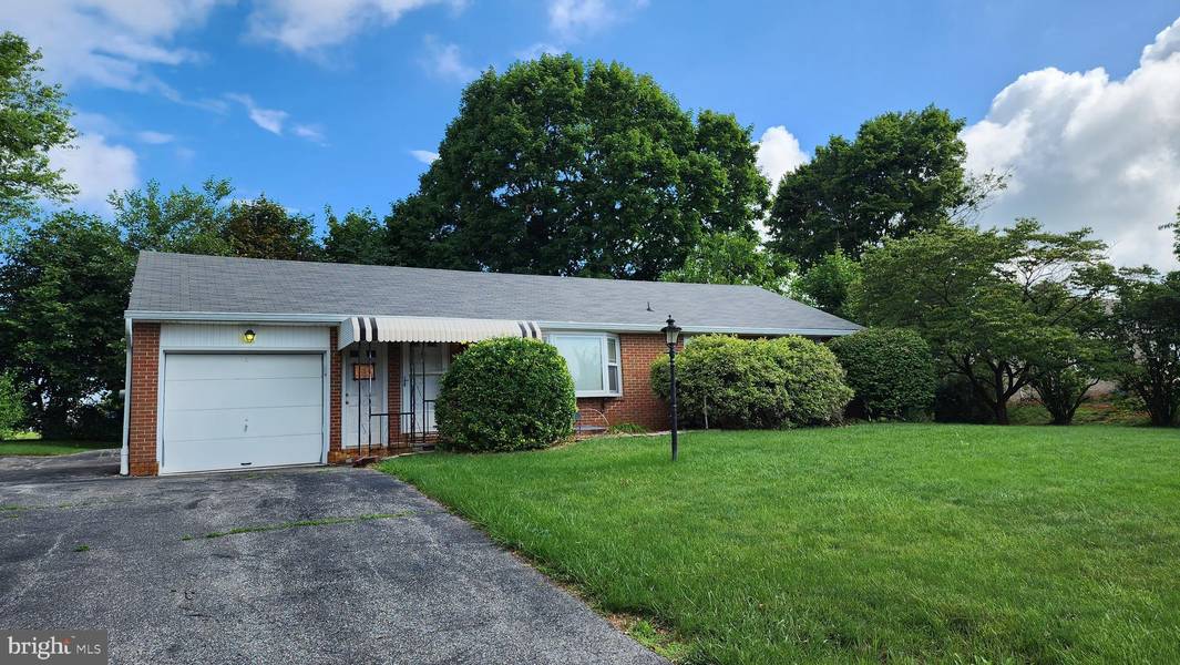 105 RAYPAULA DR, Shrewsbury, PA 17361