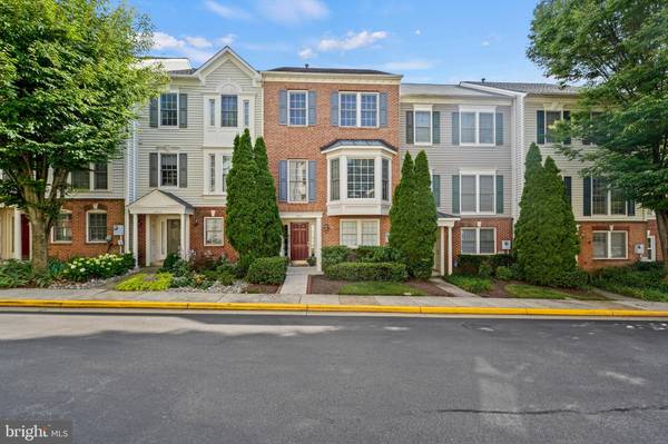 12435 ERICA HILL LN, Fairfax, VA 22033