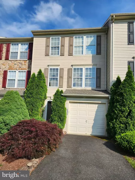 4126 HUCKLEBERRY DR, Center Valley, PA 18034