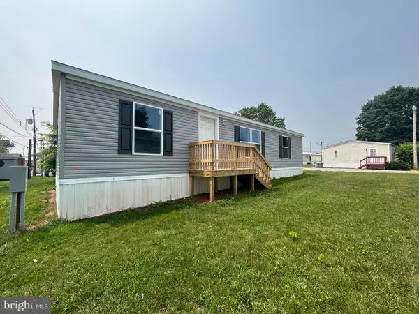 New Oxford, PA 17350,325 BRICK LANE