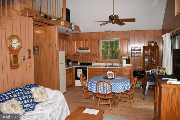 Great Cacapon, WV 25422,144 RUSTIC LN