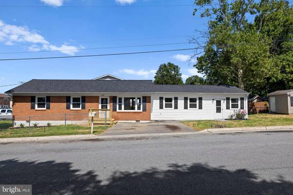 1102 MONROE AVE, Front Royal, VA 22630