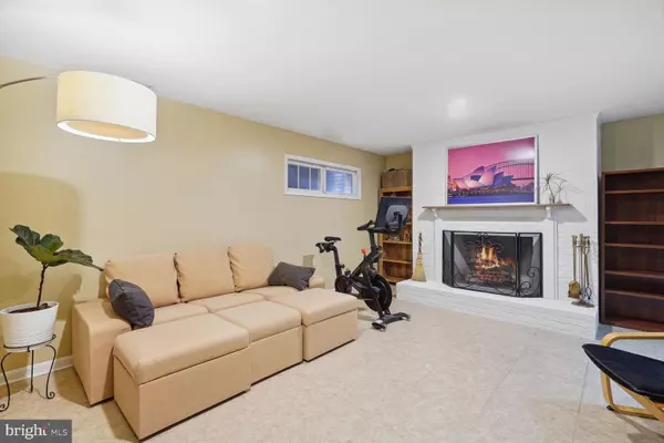 Falls Church, VA 22041,6072 HARDWICK PL