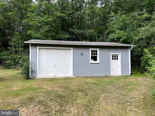 Berkeley Springs, WV 25411,211 CRESTVIEW LN