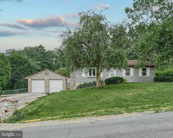 32 PERSIMMON LN, Elizabethtown, PA 17022