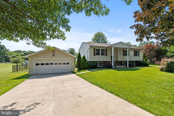 2380 SUNSET DR, Middletown, PA 17057