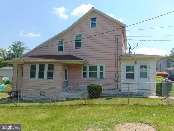 Delano, PA 18220,23 WALNUT ST