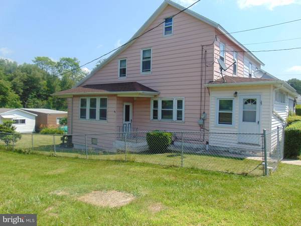 Delano, PA 18220,23 WALNUT ST