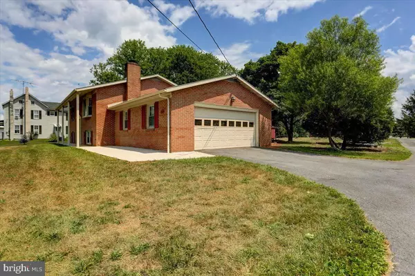 Falling Waters, WV 25419,9002 WILLIAMSPORT PIKE