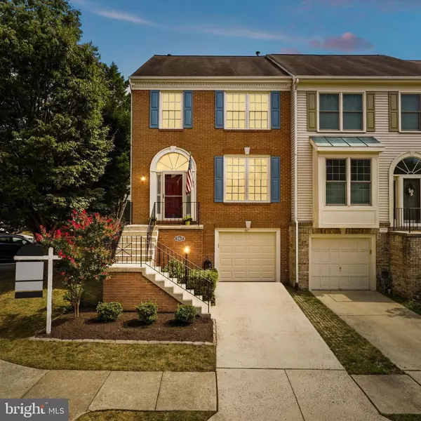 5817 APPLEFORD DR, Alexandria, VA 22315